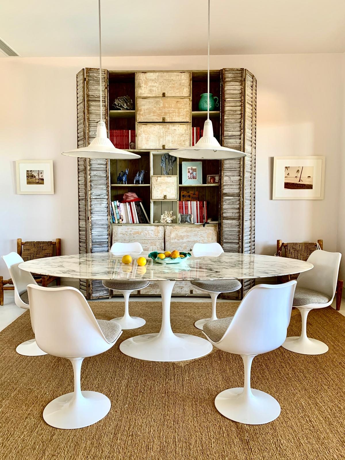 Comedor con mesa de mármol