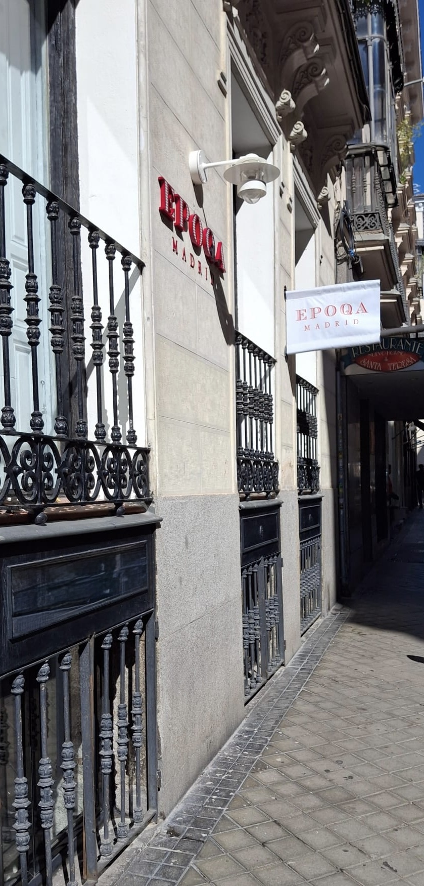 Rótulo de Epoqa Madrid