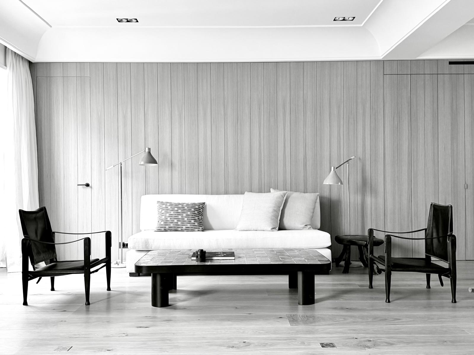 Salón en blanco y negro